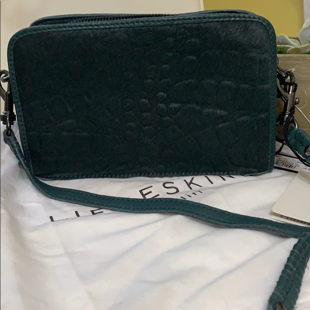 Crossbody bag leather in boottle green